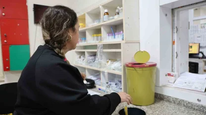 Sağlık çalışanları yeni yıla şifa dağıtarak giriyor