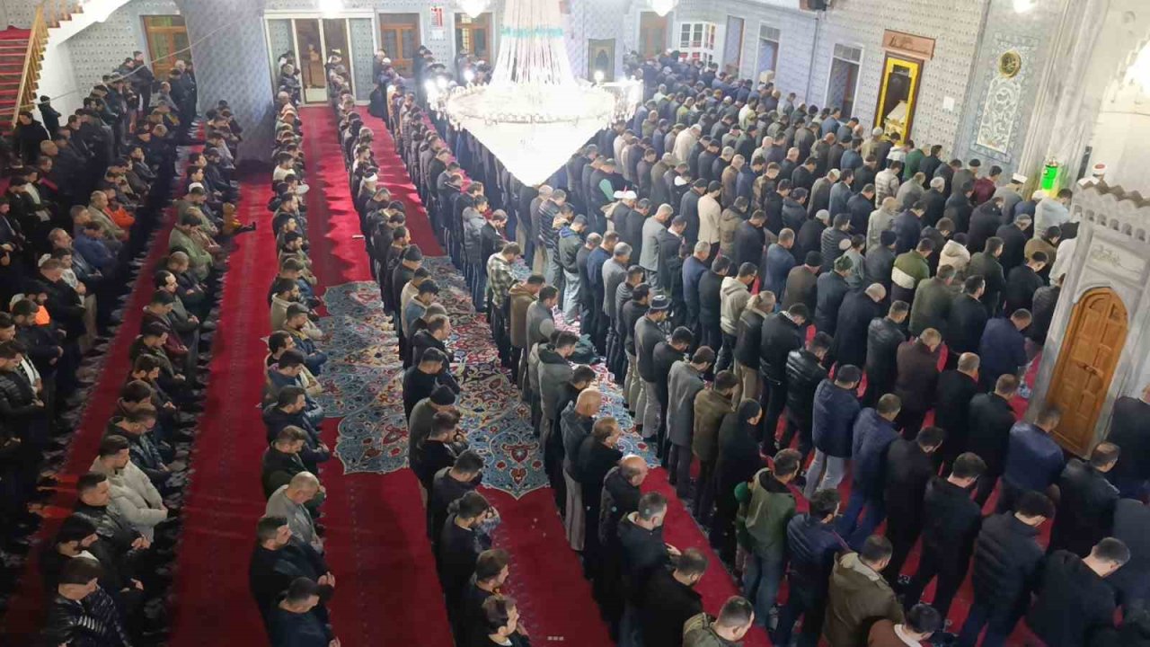 Şanlıurfa’da Regaip Kandili coşkusu