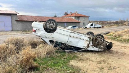 Şarampole devrilen otomobil sürücüsü yaralandı