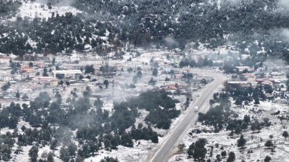Seydikemer yaylaları beyaza büründü