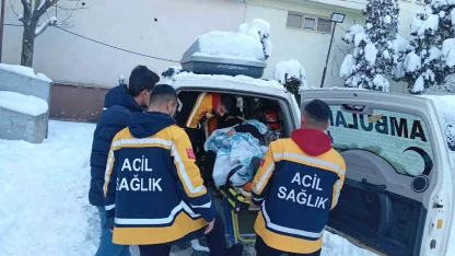 Siirt’te doğum sancısı tutan hasta, 5 saatlik çalışmayla hastaneye ulaştırıldı