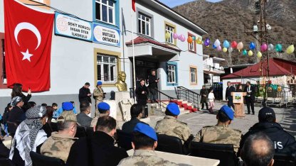 Şırnaklı öğrenciler köyde kitap yazıp imza günü etkinliği düzenledi