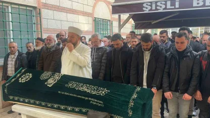 Şişli’de otomobilin kaldırıma çıkarak yayaların arasına daldığı kazada ölen kişi son yolculuğuna uğurlandı