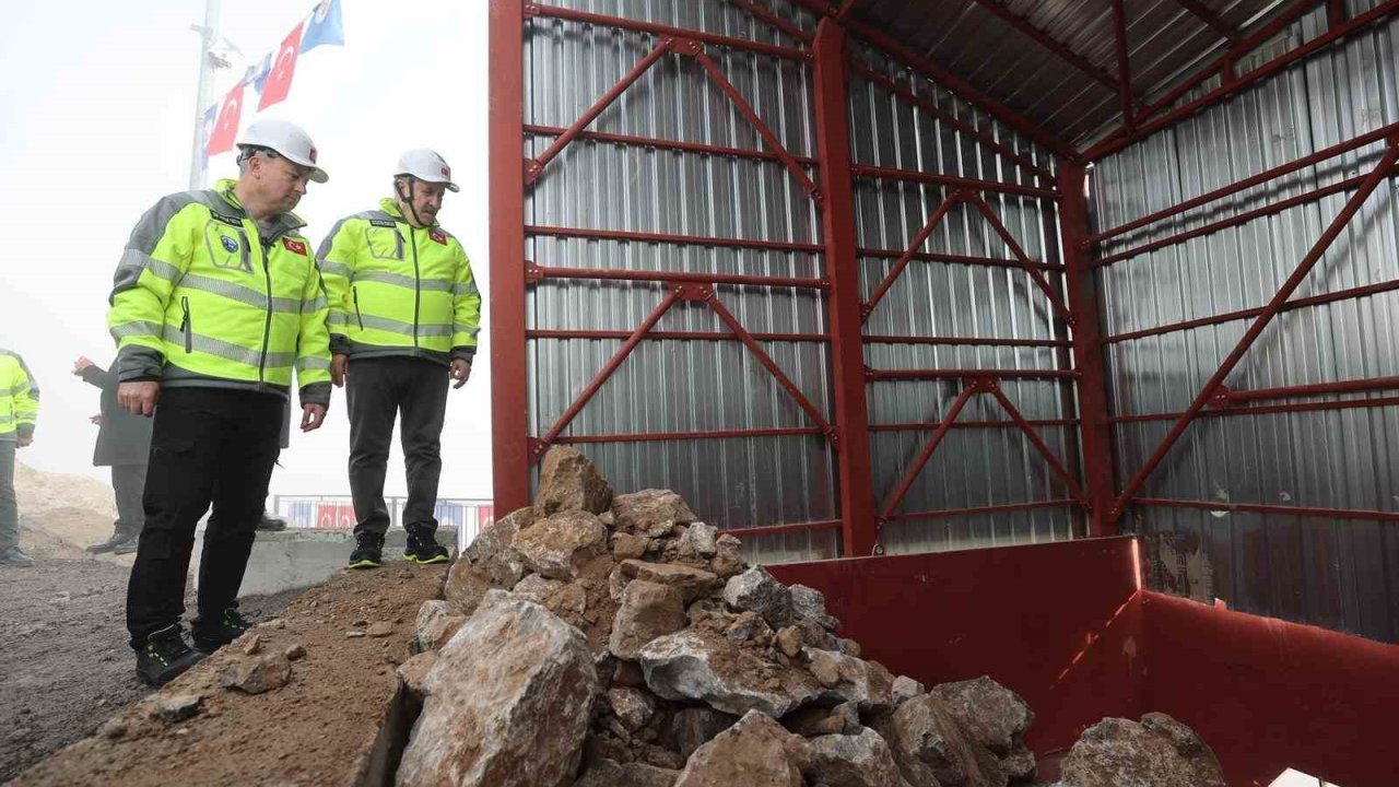 Sivas’ın en büyük taş ocağında üretime başlandı