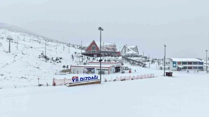 Sivas’ta bulunan Yıldız Dağı Kış Sporları ve Kayak Merkezi’nde kar kalınlığı 15 santimetreye ulaştı