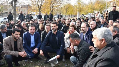 Siverek’te yürek burkan protesto: Eşimin acısı son olsun, bu yolu kaldırın!