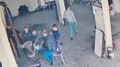 Sobaya dökülen mazot bomba gibi patladı, çırak yaralandı