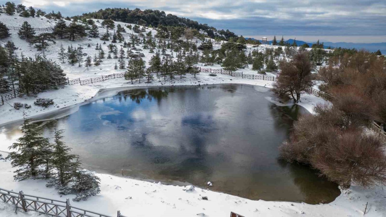 Spil Dağı beyaz gelinliğini giydi
