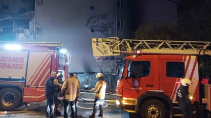 Sultanbeyli’de boya kaporta dükkanında yangın: 4 araç yandı