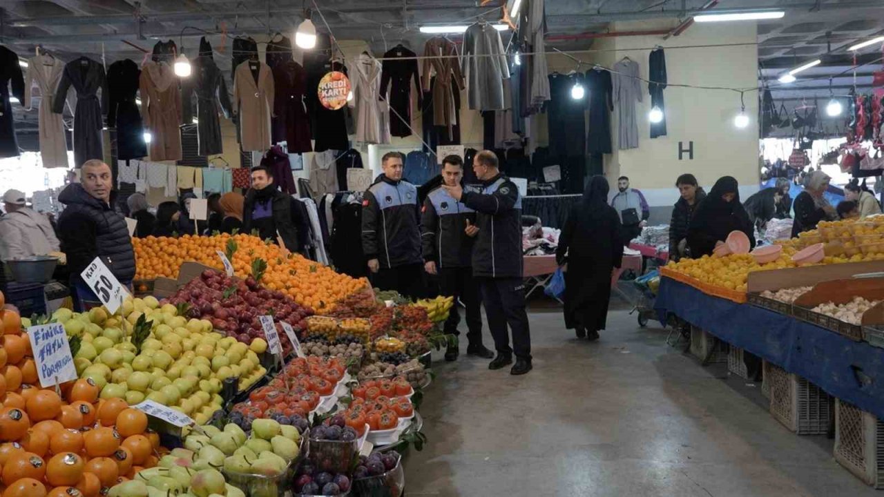 Sultangazi’de zabıta ekiplerinden pazarlarda denetim