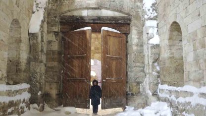 Tarihi meydan "beyaz gelinliğini" giydi