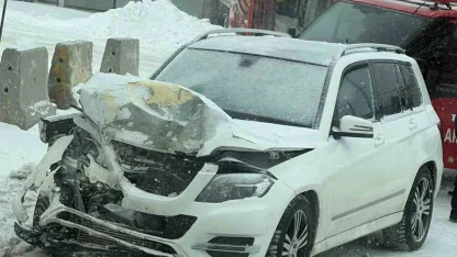 Tatvan Belediye Başkanının makam aracı kaza yaptı