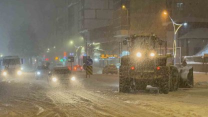 Tatvan’da 15 köy yolu ulaşıma kapadı: Merkezde kar kalınlığı 50 santimetreye ulaştı