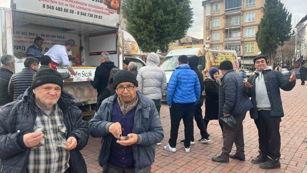 Tavşanlı protokolü ve vatandaşlar lokma etkinliğinde buluştu