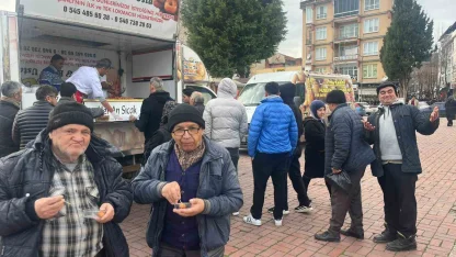 Tavşanlı protokolü ve vatandaşlar lokma etkinliğinde buluştu