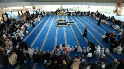 Terzibaba Camii’nde miniklerin "üç aylar" coşkusu