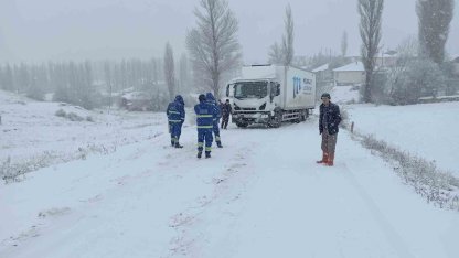 Tokat’ta kar yağışı ulaşımı olumsuz etkiledi