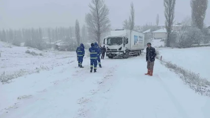 Tokat’ta kar yağışı ulaşımı olumsuz etkiledi