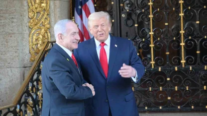 Trump, Netanyahu ile bir araya geldi