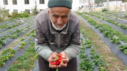 Türkiye onu yoldan geçenlere bahçesinden ikram ettiği meyvelerle tanıdı, bugün acı haber geldi