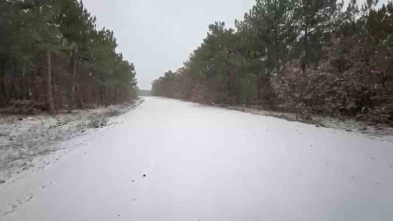 Türkmendağı etekleri beyaza büründü