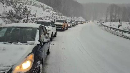Uludağ’da trafik çilesi, kilometrelerce kuyruk oluştu