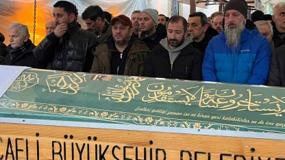 Ünlü oyuncu Serkan Keskin’in babası son yolculuğuna uğurlandı