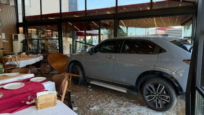 Ünlü sanatçı Cahit Berkay’ın aracıyla daldığı restoranın işletmecisi o anları anlattı