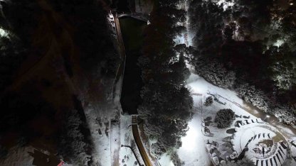 Uşak’ta mevsimin ilk karı yağdı: Beyaza bürünen kent böyle görüntülendi