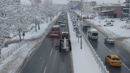 Van’da kar yağışı hayatı olumsuz etkiliyor