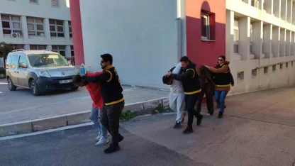 Vurup hastaneye götürdükleri genç öldü, kaçan katil ile arkadaşları yakalanıp tutuklandı