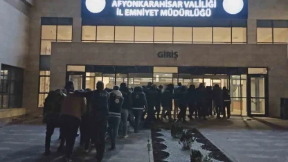 Yabancı uyruklu şahıslara operasyon: 9’u DEAŞ’lı 62 kişi sınır dışı edildi