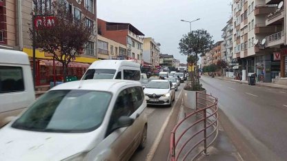 Yalova’da köprülü kavşakta çalışma nedeniyle trafik yoğunluk