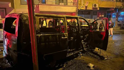 Yalova’da minibüs park edildiği sırada alevlere teslim oldu