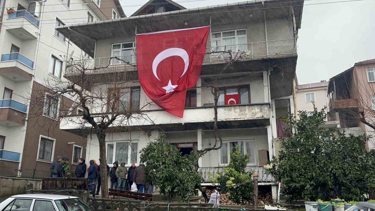 Yalova’da şehit olan polis memurunun Düzce’deki baba ocağına acı haber ulaştı