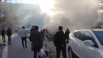 Yanan kamyonete ilk müdahaleyi vatandaşlar yaptı