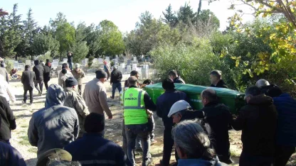 Yangında ölen 2 kardeşe acı veda: Aynı tabutla getirilip aynı kabre defnedildiler