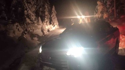 Yaylada mahsur kalan vatandaşların belediye ekipleri kurtardı