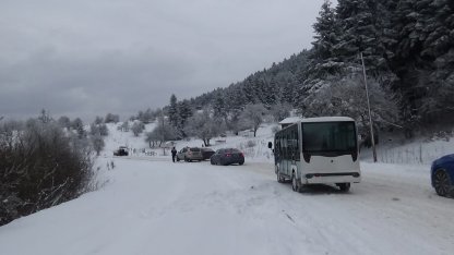 Yedigöller Milli Parkı yolu buzlanma nedeniyle ulaşıma kapatıldı