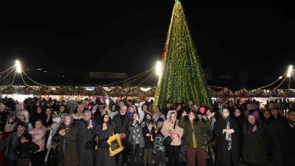 Yeni Yıl Festivali akşam saatlerine renk kattı