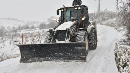 Yeşilyurt’ta karla mücadele aralıksız sürüyor