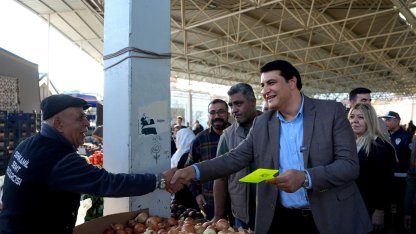 Yılmaz, pazarda vatandaş ve esnafla buluştu