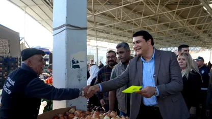 Yılmaz, pazarda vatandaş ve esnafla buluştu