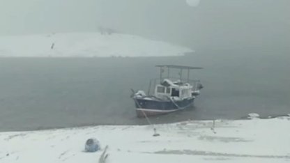 Yoğun kar ve sis balıkçıları durdurdu: Tekneler kıyıya çekildi