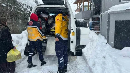 Yoğun kar yağışına rağmen Acil Sağlık ekipleri görev başında