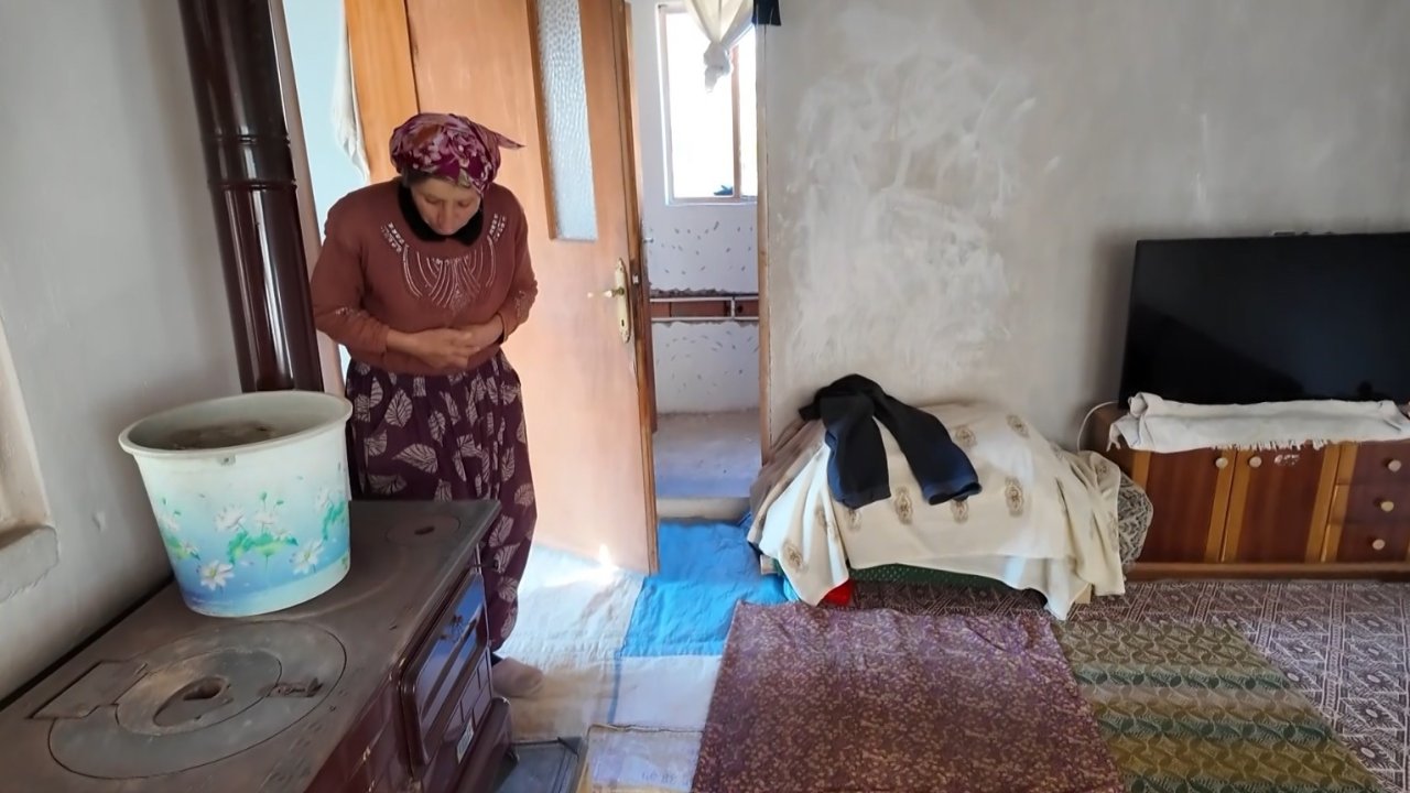Yokluk içinde yaşadığı evde yapılan düzenlemeler Keziban teyzenin yüzünü güldürdü