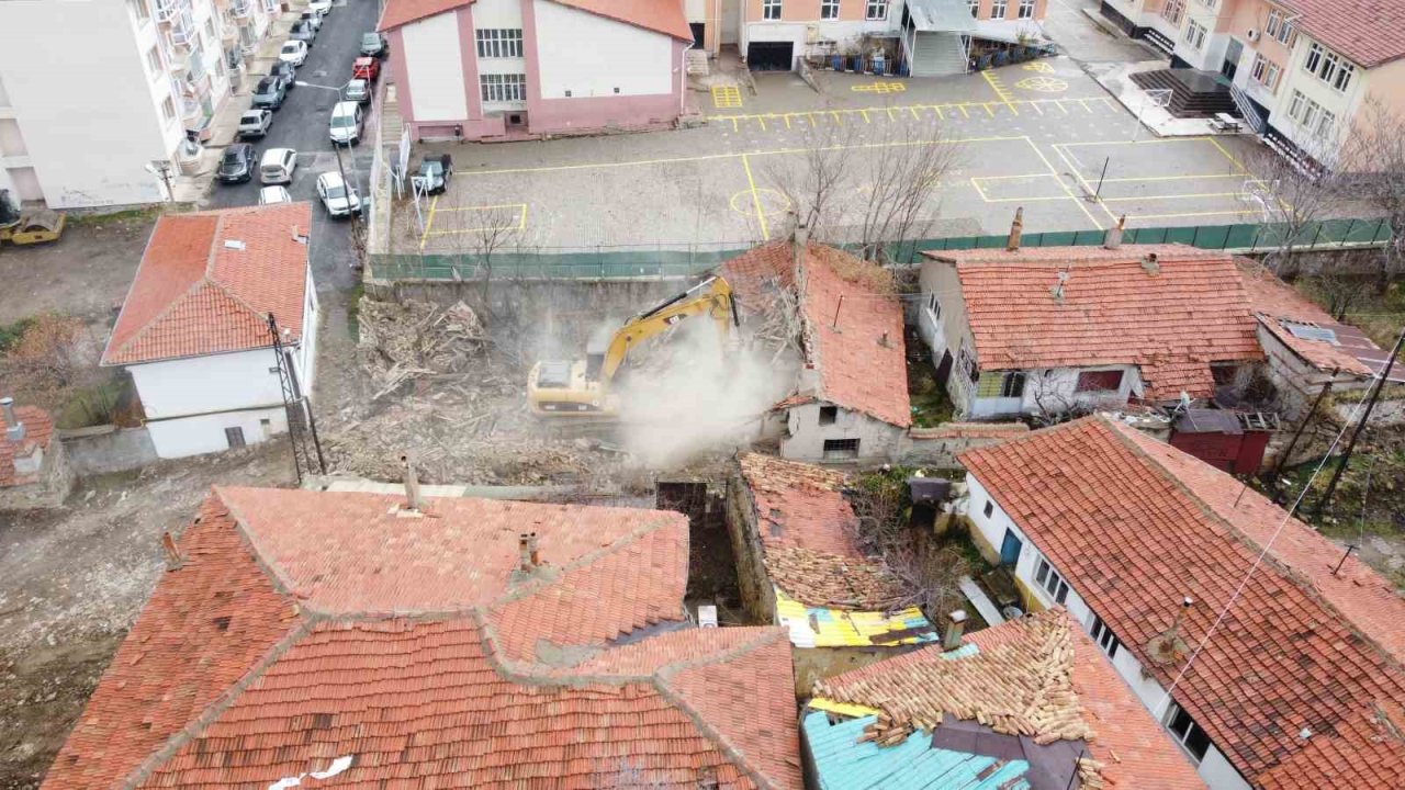 Yozgat’ta metruk binalar yıkılıyor, kentin çehresi değişiyor