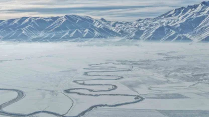 Yüksekova’nın kar altındaki menderesleri hayran bırakıyor