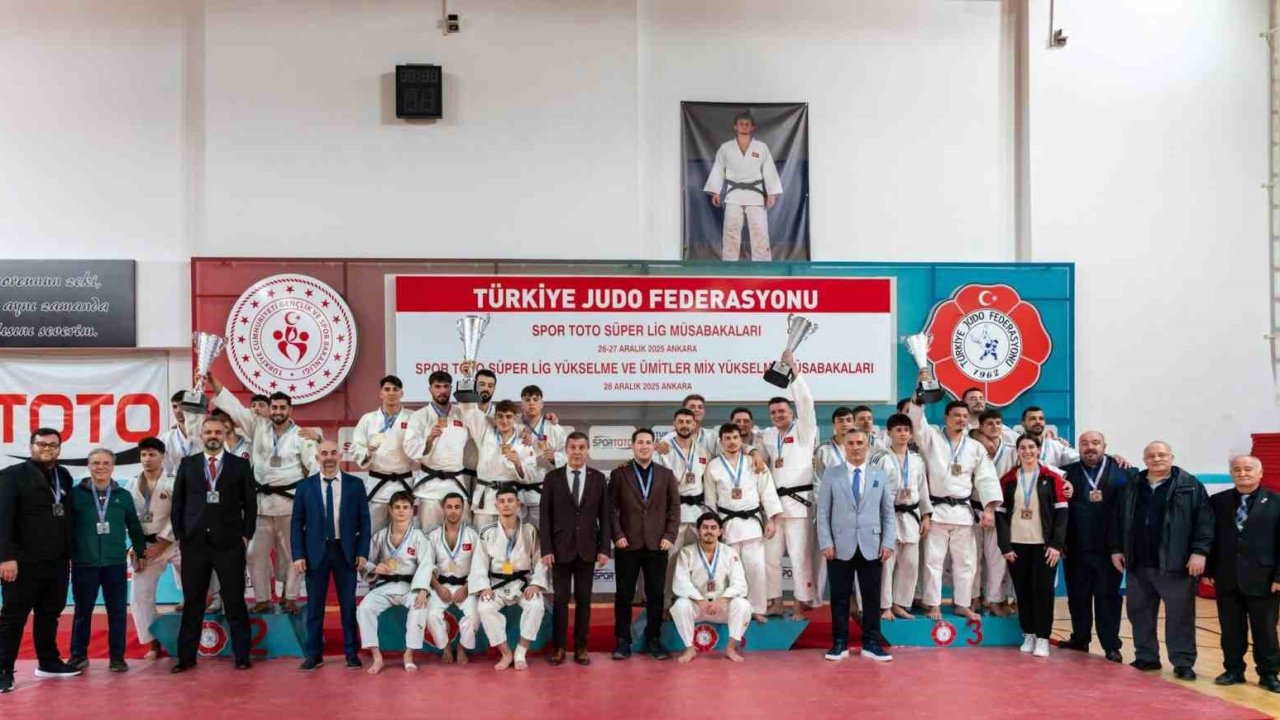 Yunusemre Belediyespor erkek judo takımı Süper Lig’e yükseldi