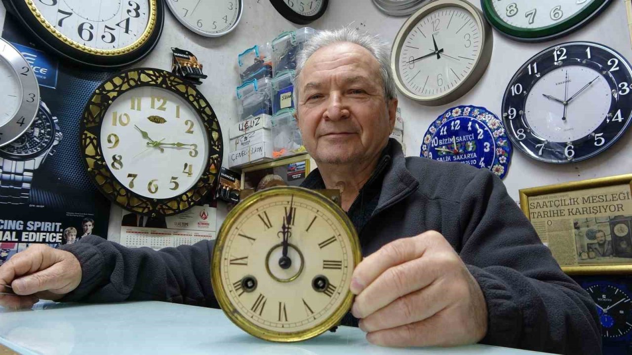 10 metrekare dükkanda 40 yıldır zamana ‘ince ayar’ veriyor